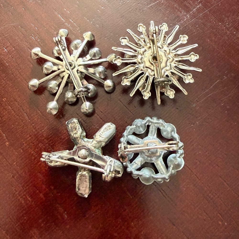 Set of 4 Vintage Brooches - Picture 8 of 9